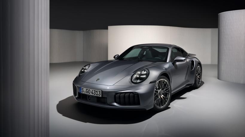 Porsche 911 Turbo S 992 2