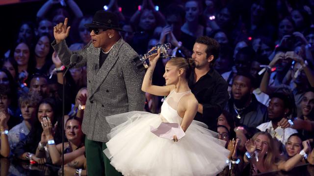 Ариана Гранде и Лейди Гага доминираха на видео музикалните награди на MTV (ВИДЕО/СНИМКИ)