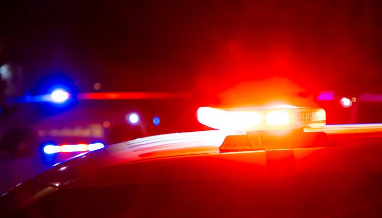 d - Кола се заби в жилищен блок! (СНИМКИ)