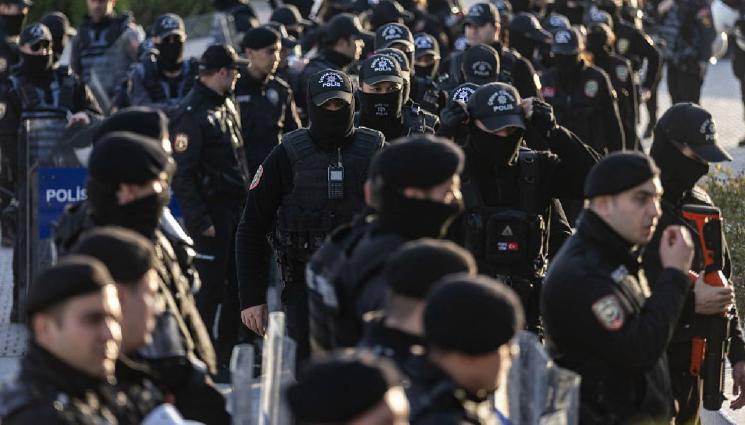 d - Полиция, депутати и протестиращи се биха в Истанбул (ВИДЕО)