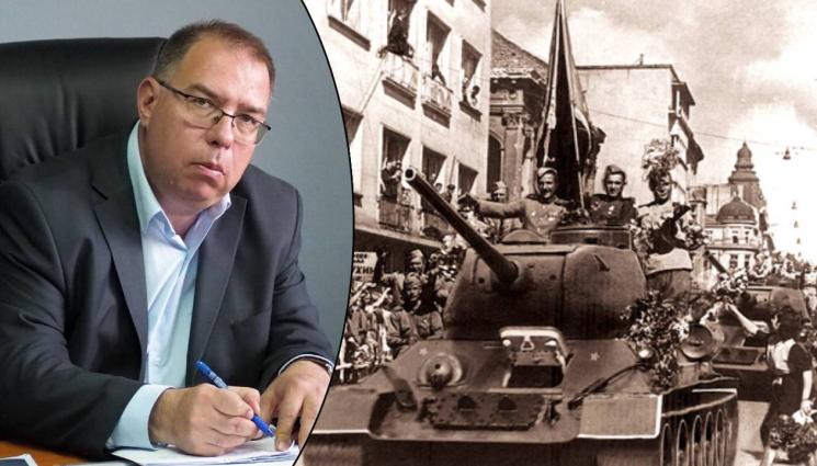 d - Председателят на ДАА доц. д-р Михаил Груев пред