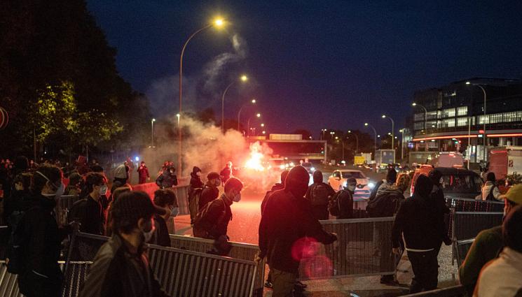 Франция - ПАК КРИЗА ВЪВ ФРАНЦИЯ: 200 души са арестувани по време на жестоки протести! (ВИДЕО)