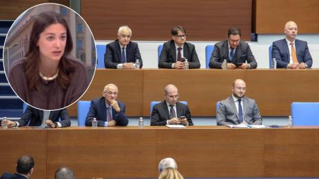 Евелина Славкова