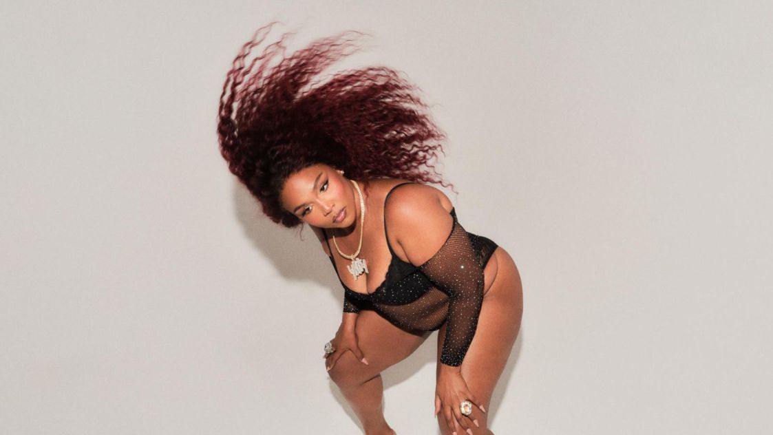 Lizzo издава микстейпа “MY FACE STILL HURTS FROM SMILING”