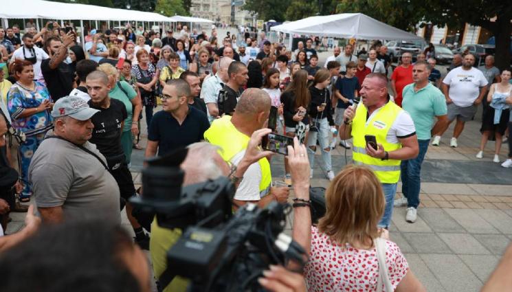 d - ПРОТЕСТ В РУСЕ: Искат свобода за арестуваните и оставка на директора на МВР