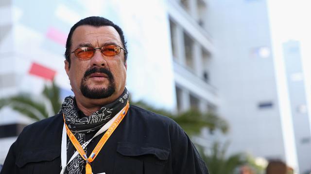След Джеки Чан, сръбският президент се срещна и със Стивън Сегал