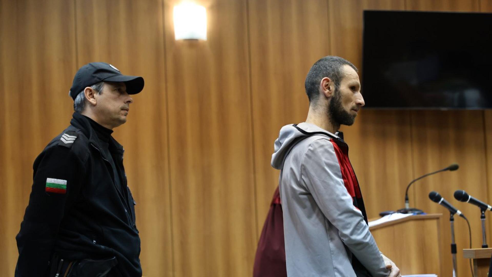 Петър Чернев който е обвинен за побой принуда и изтезание