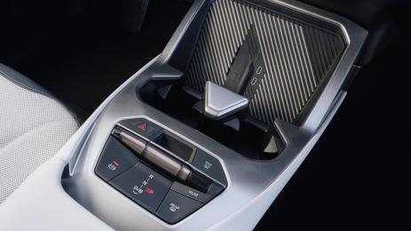 BMW iX3 бутони