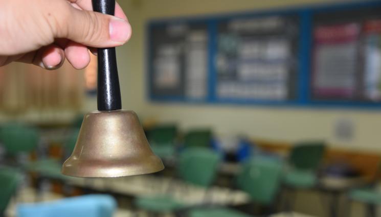 училище училищен звънец