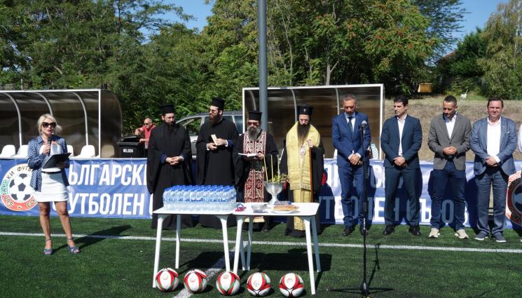 Георги Иванов - Георги Иванов и кметът на Бургас откриха обновеното футболно игрище в квартал Ветрен