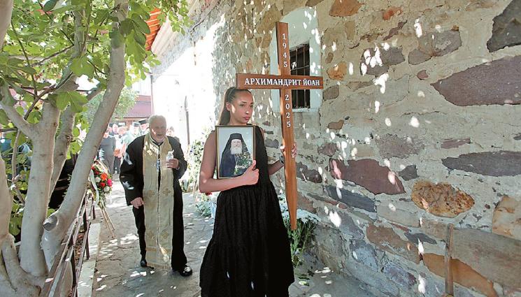 чудеса и вяра - ЧУДЕСА И ВЯРА: 2000 бездомници спасил отец Иван