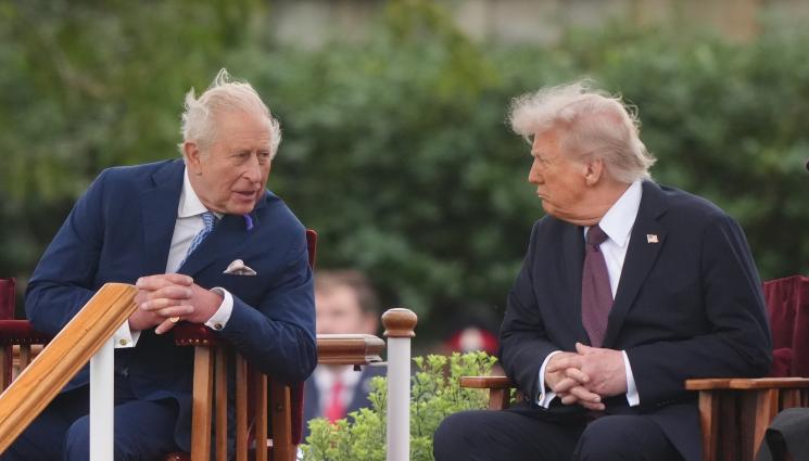 Чарлз - КАТО ИСТИНСКИ КРАЛ: Доналд Тръмп пристигна с каляска в замъка Уиндзор! (ВИДЕО)