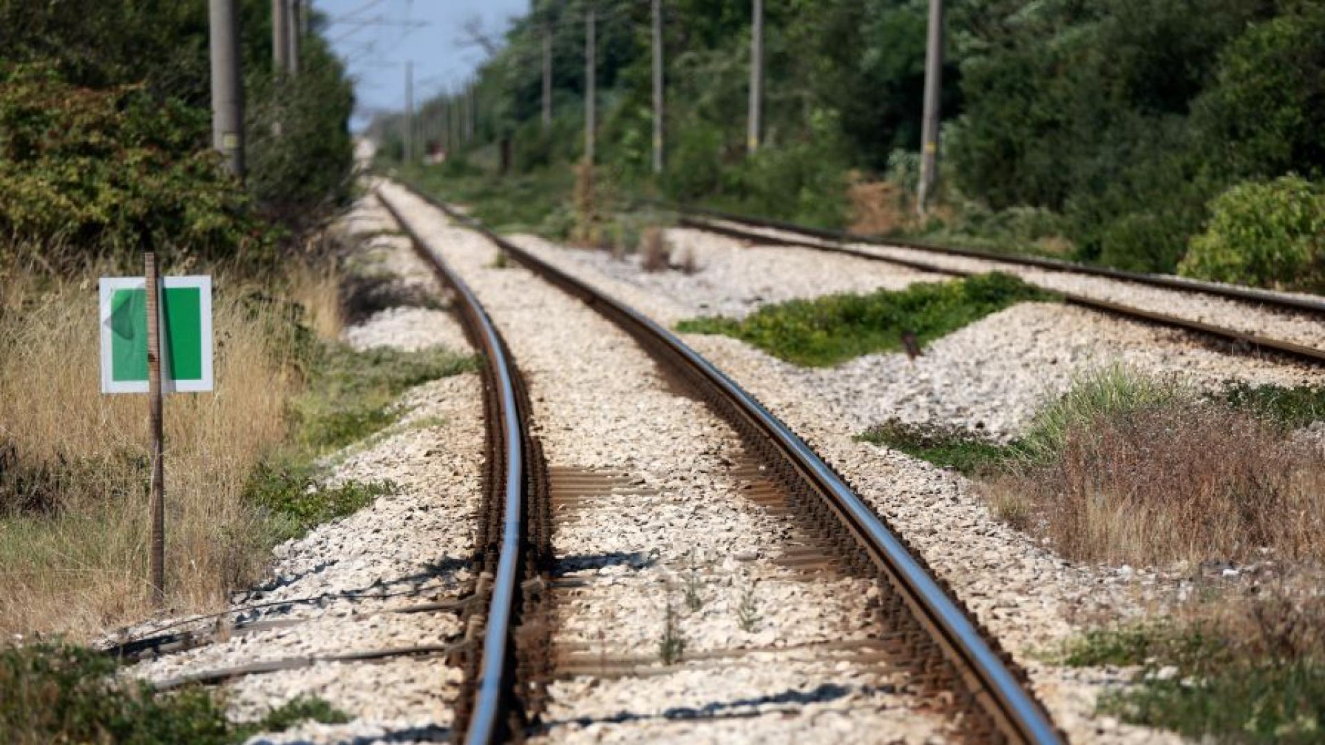 Обектите на железопътната инфраструктура и земята върху която са изградени