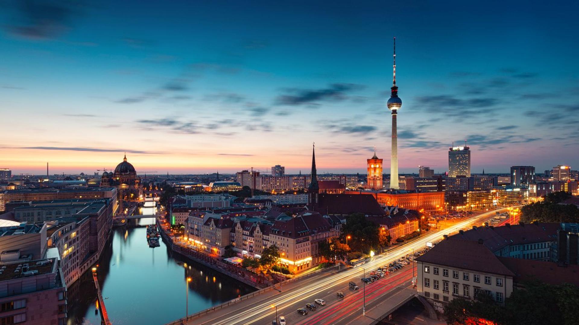 Близо 20 000 души получиха заповед да евакуират части от Берлин