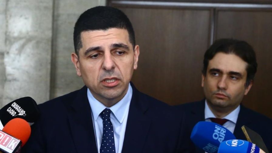<p>Ивайло Мирчев: България има трима премиери</p>