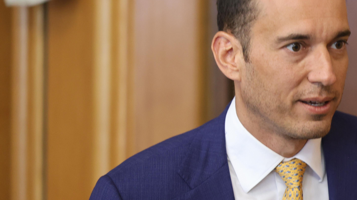 Васил Терзиев предлага училищата в София да започват с химни и спорт