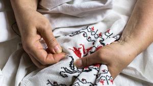 От кожата към ризата: Татуировката е предшественик на шевицата