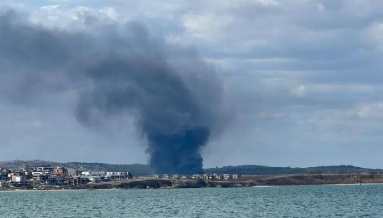 д - Голям пожар гори в Южната промишлена зона в Бургас