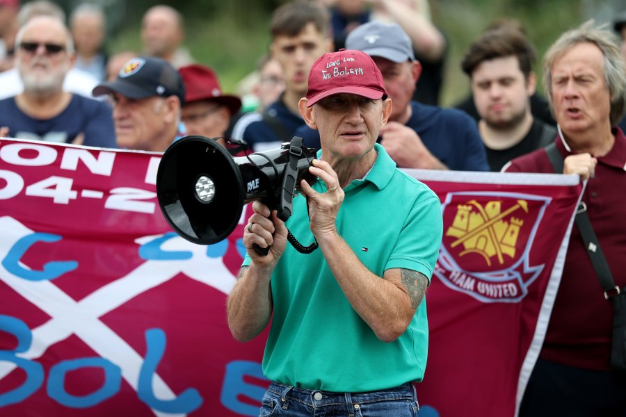 Протест на феновете на Уест Хем1