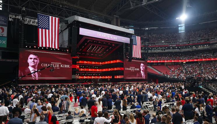 Чарли Кърк - Хиляди млади хора се стекоха на погребението на Чарли Кърк (НА ЖИВО)