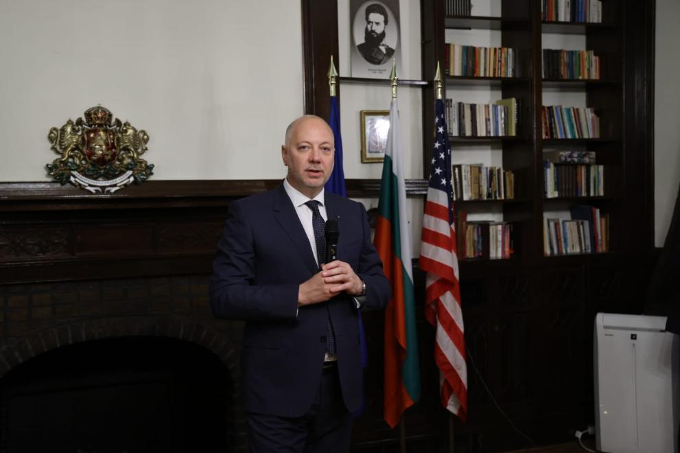 Да си независим не означава да се обградиш със стени