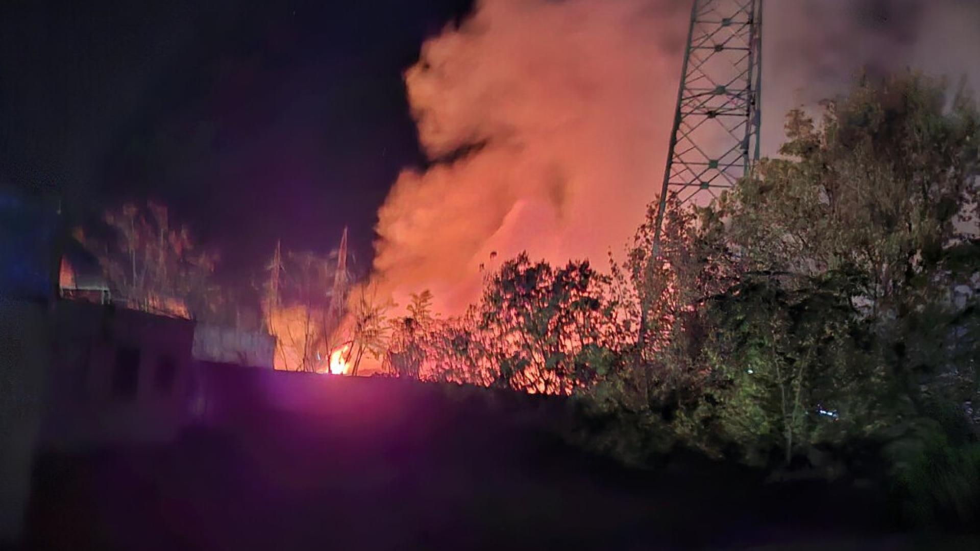 Пожар обгази част от Пловдив Огънят е избухнал в Южната