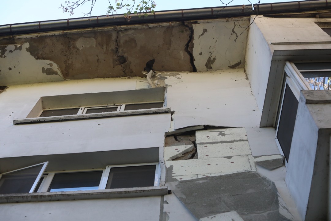 <p>Заповед за незабавна евакуация на десетки семейства в столичния квартал &bdquo;Хаджи Димитър&quot;, които обитават жилища в блокове над строежа на метрото</p>