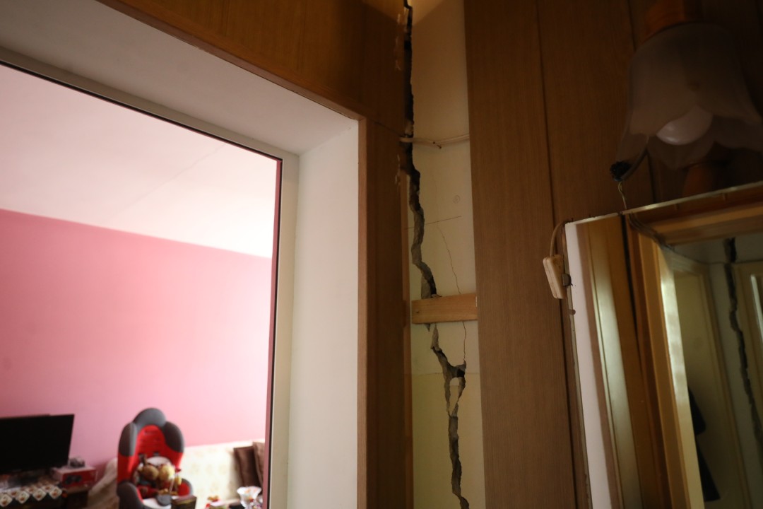 <p>Заповед за незабавна евакуация на десетки семейства в столичния квартал &bdquo;Хаджи Димитър", които обитават жилища в блокове над строежа на метрото</p>