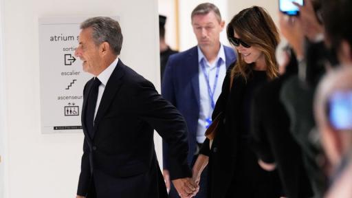 https://m.netinfo.bg/media/images/51185/51185460/512-288-nikola-sarkozi-karla-bruni-syd-franciia-parizh.jpg