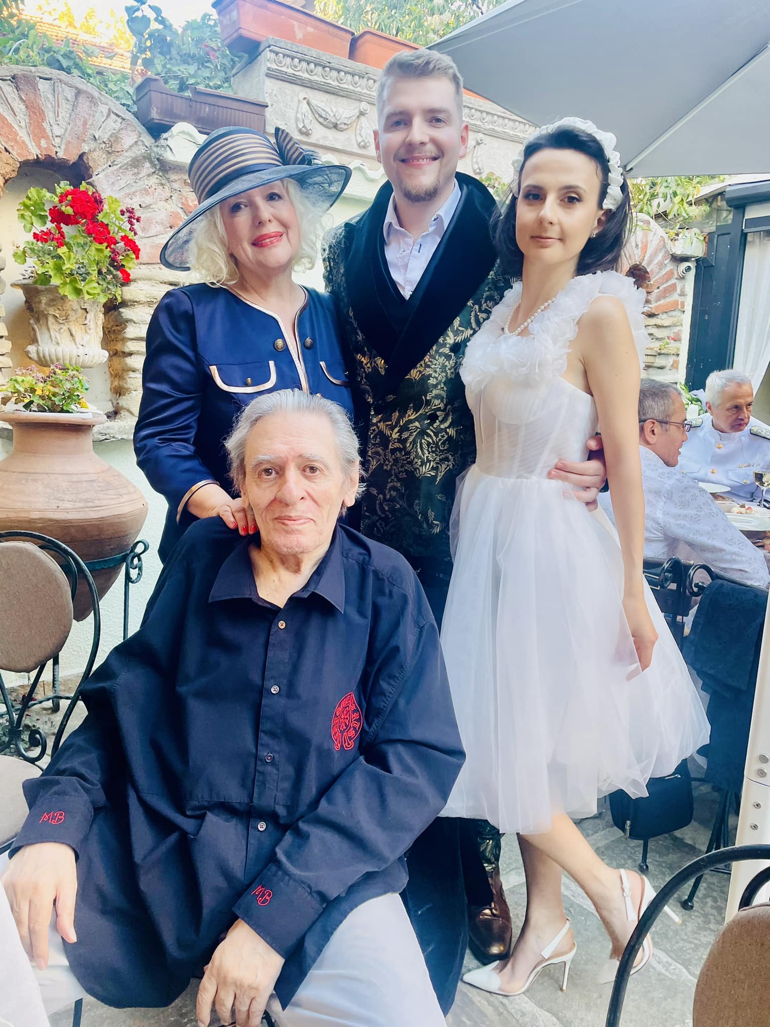 Мишо Белчев с младоженците