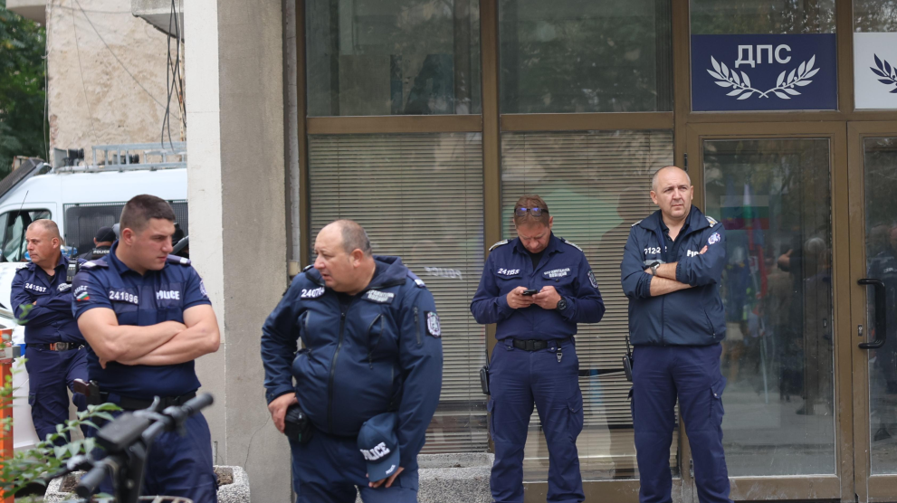 Протест в центъра на София пред централата на ДПС-Ново начало.