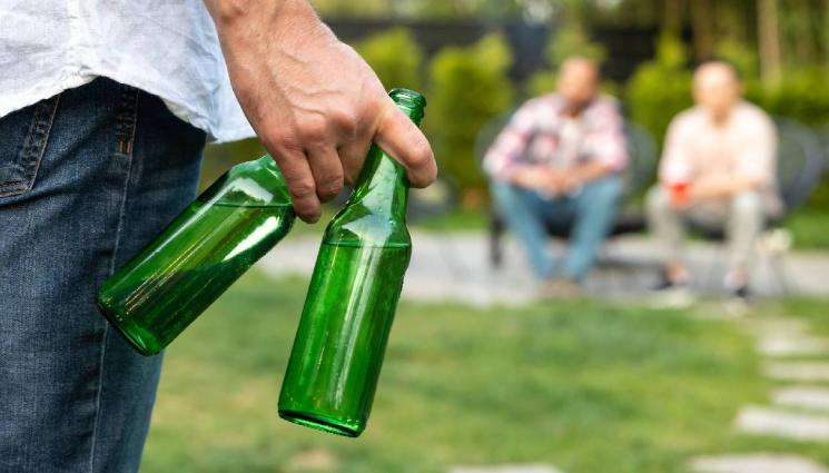 d - СУХ РЕЖИМ: Глобиха шуменци с 240 000 лева за къркане на бира в парка