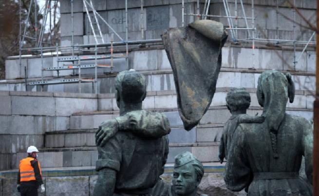 Осуетиха опит за кражба на елементи от Паметника на Съветската армия