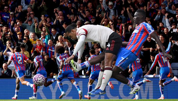 Палас удари Ливърпул - Палас го върна болезнено на Ливърпул