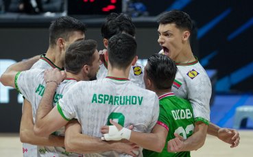 Правителственият самолет връща у дома волейболните ни герои