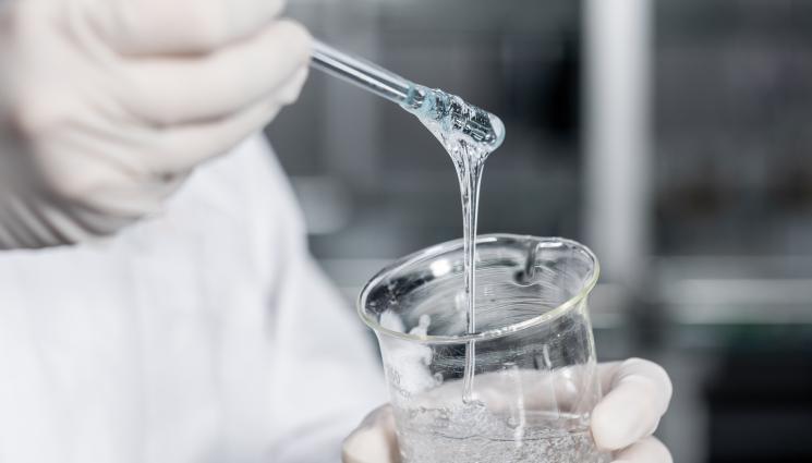 лепило - КРАЙ НА ОПЕРАЦИИТЕ? Създадоха лепило за счупени кости!