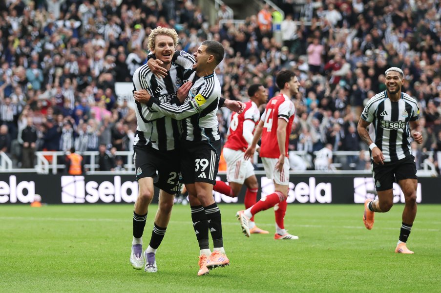 Нюкасъл Юнайтед vs Арсенал1