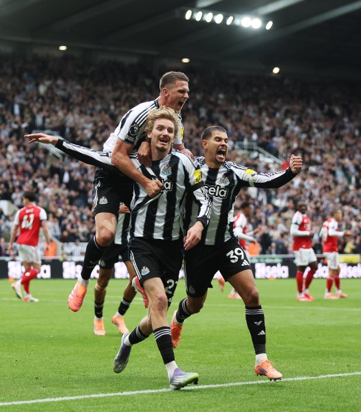 Нюкасъл Юнайтед vs Арсенал1