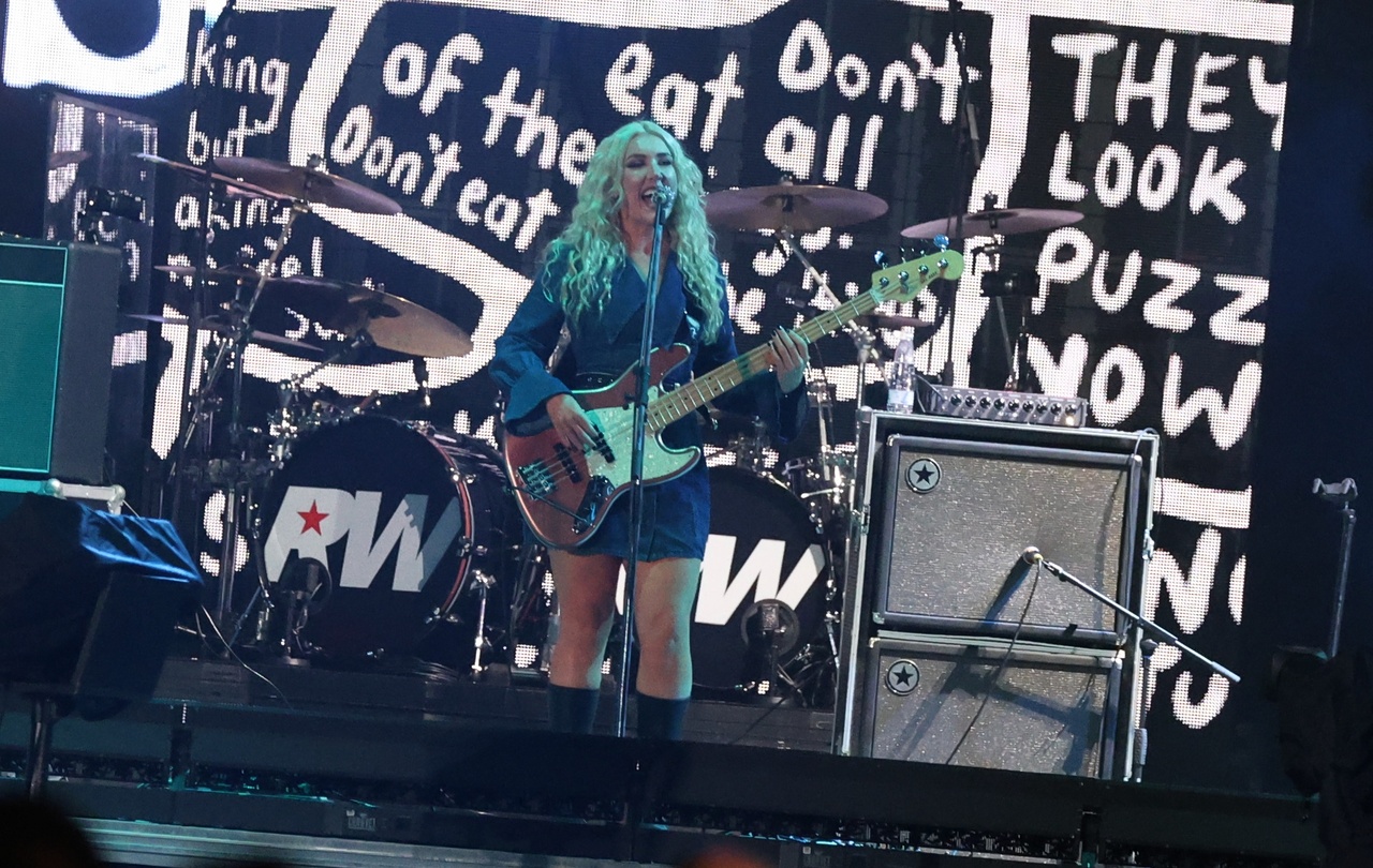 <p>Роби Уилямс пя пред повече от 40 000 души на националния стадион &bdquo;Васил Левски&ldquo;. &bdquo;България, вие ми дадохте всичко. Енергията ви, любовта ви, вниманието ви &ndash; всичко това се превръща в магия. Това е причината да продължавам да пея, да танцувам и да се боря с моите тревоги и страхове&ldquo;, каза британската попзвезда.</p>