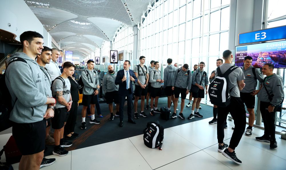 България посрещна своите герои. Момчетата от националния ни отбор по волейбол се завърнаха след грандиозния успех във Филипините. 