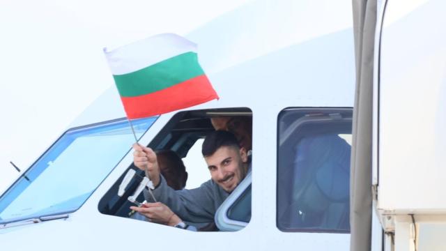 Един отбор, една нация: България приветства своите лъвове (ГАЛЕРИЯ)