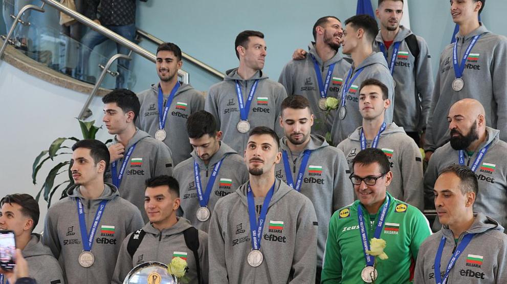 България посрещна своите герои. Момчетата от националния ни отбор по волейбол се завърнаха след грандиозния успех във Филипините