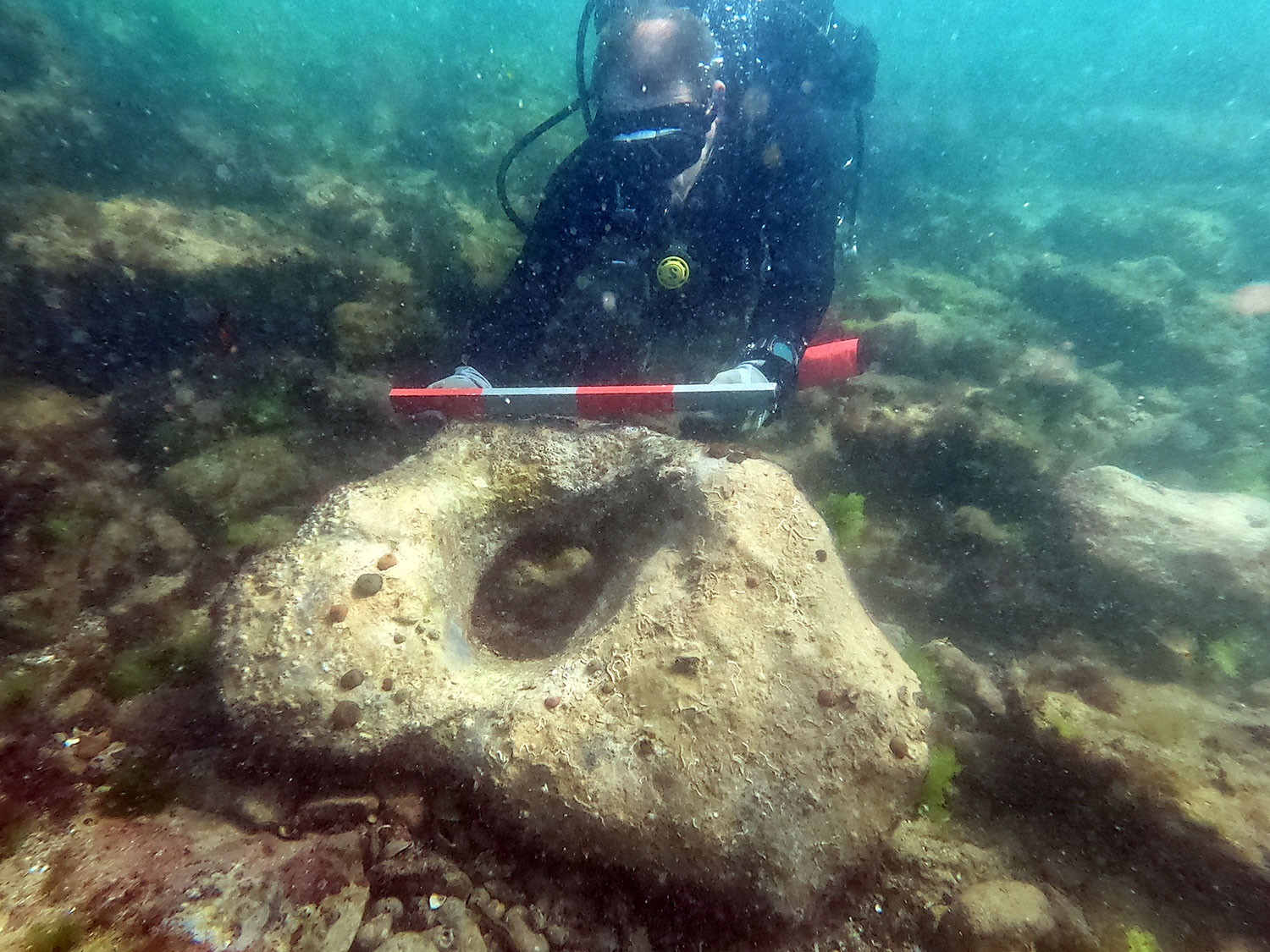 каменна котва на 3000 години