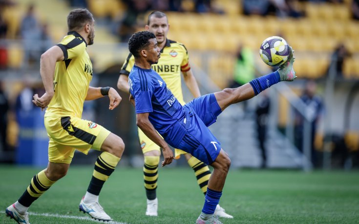 Левски ще брани върха с напечен мач срещу Ботев Пд