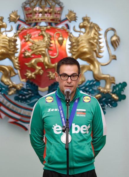 Президентът Румен Радев награди волейболните герои на България1