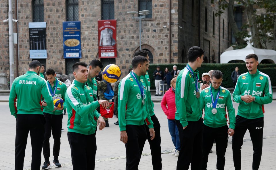 Президентът Румен Радев награди волейболните герои на България1