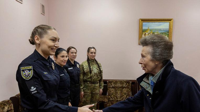 Принцеса Ан в окото на войната