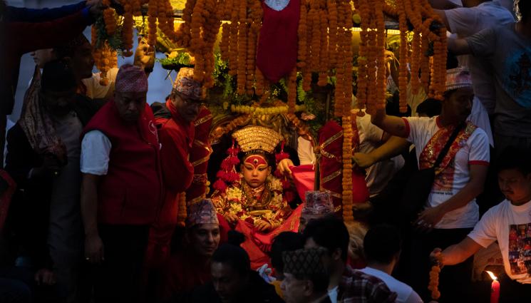 а - БЪРЗО СЕ РАЗВИВА: Двегодишно момиче стана богиня! (СНИМКА)