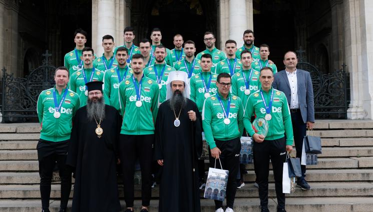 патриарх Даниил - Патриархът поздрави и благослови световните вицешампиони. Пожела им на Бог да им дава сили, здраве и благодат