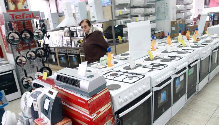 уред - Тесла с джаджи за пестене на ток - пробутват ги и в магазини за техника!